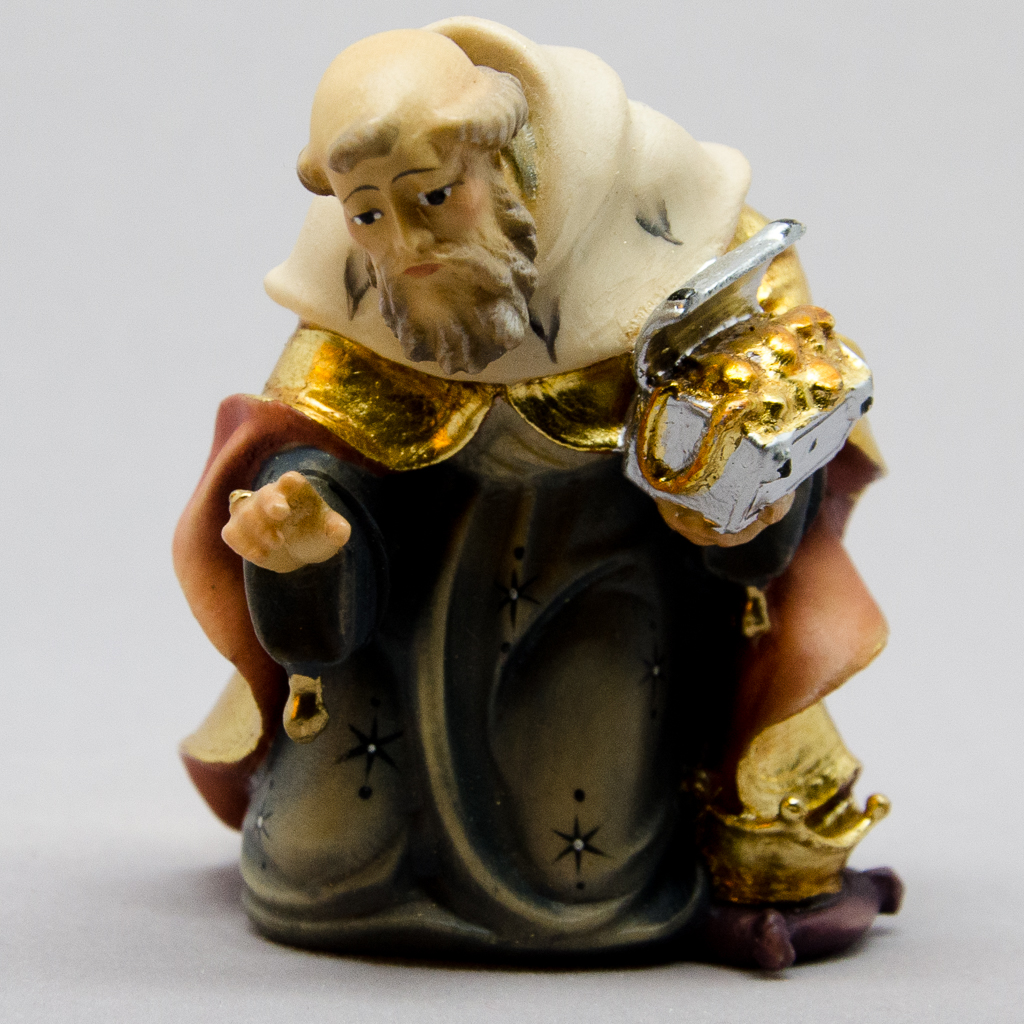 König kniend