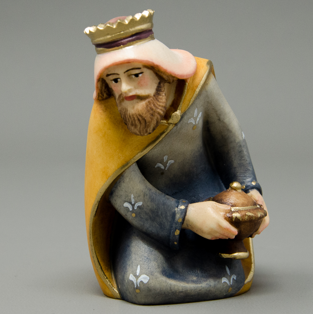 König kniend